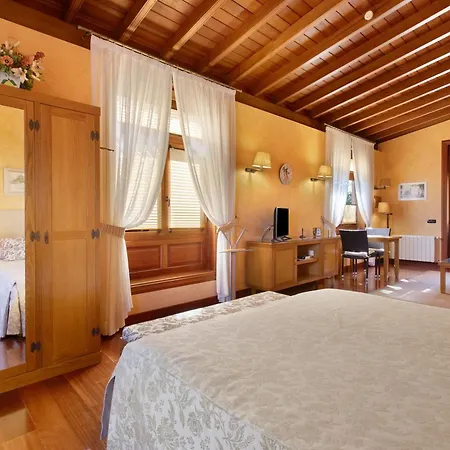 Robles 1 Apartment
